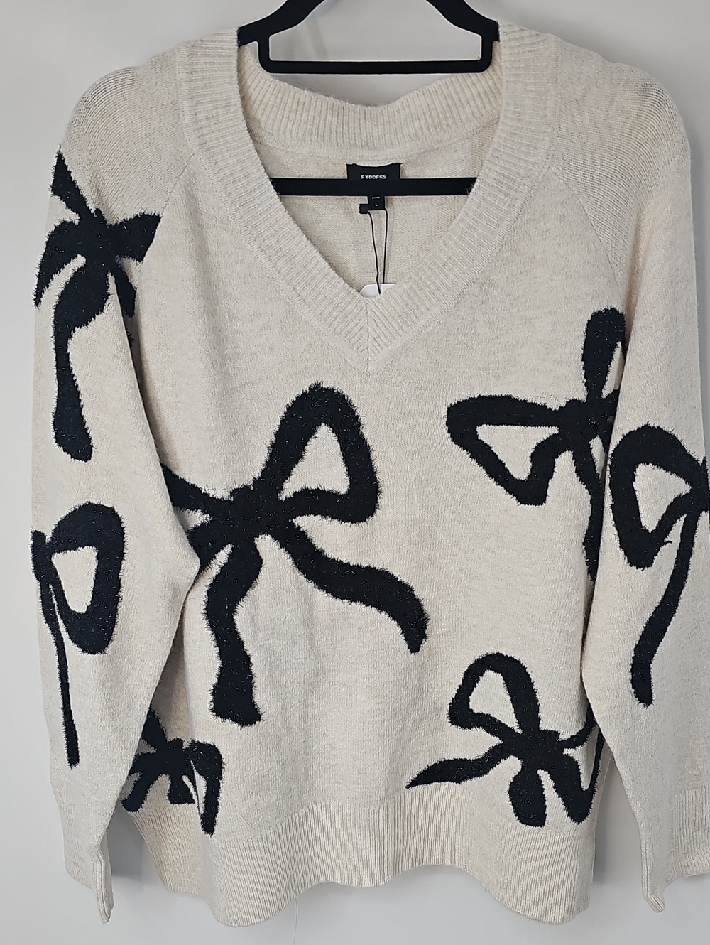 Express Cream w Black Glitter Bows Vneck Long Sleeve Sweater Sz:L Dainty - Picture 8 of 15